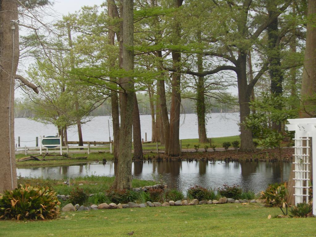 The Pond House Inn Елизабет Сити Екстериор снимка